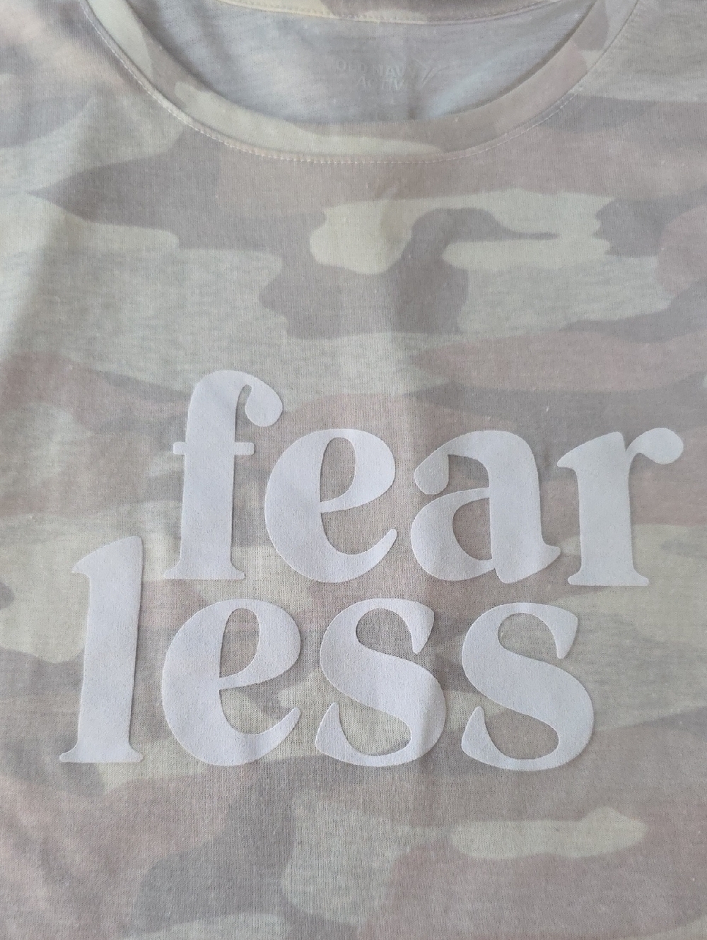 Old Navy NWT Light Pink & Cream Camo Graphic "Fearless" Tank Top - Picture 4 of 4